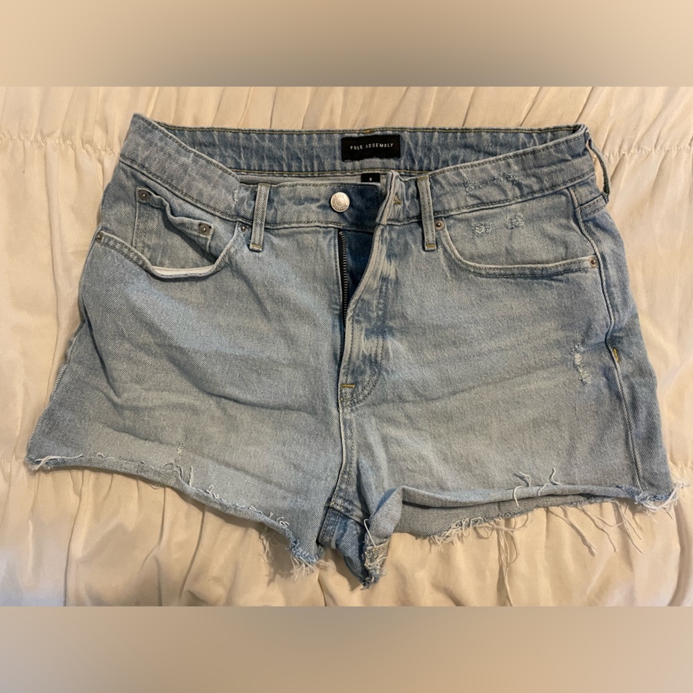 Free Assembly size 8 frayed light denim jean shorts.